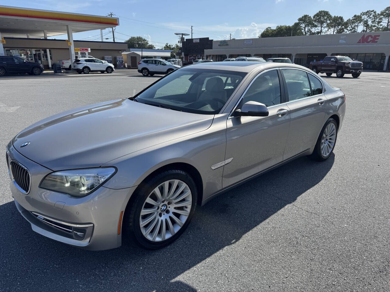 BMW 740i