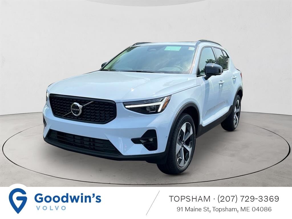 2026 VOLVO XC40