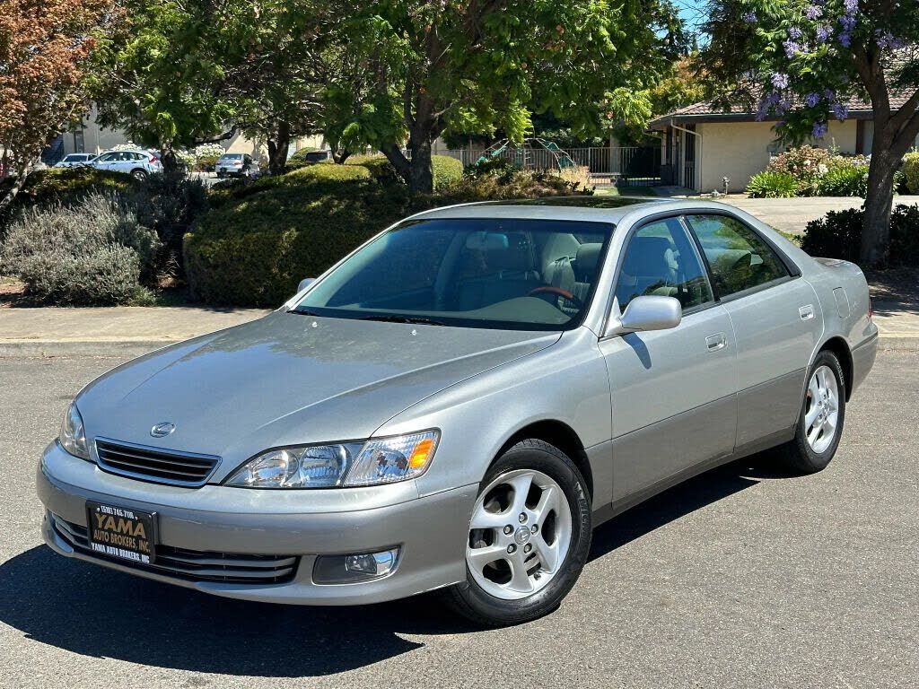 Lexus ES