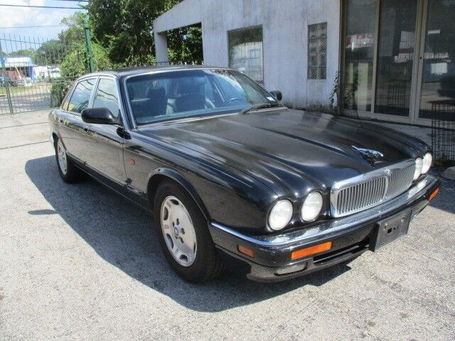 Jaguar XJ6