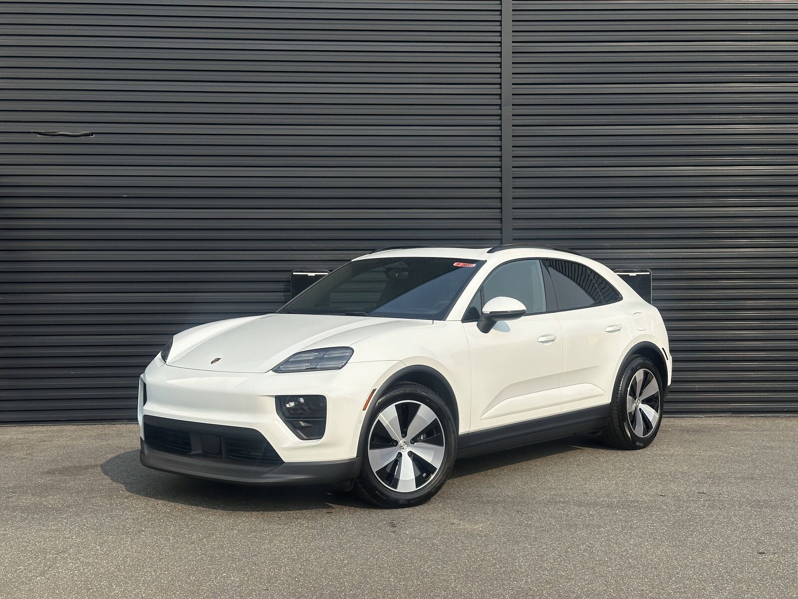 2024 PORSCHE Macan