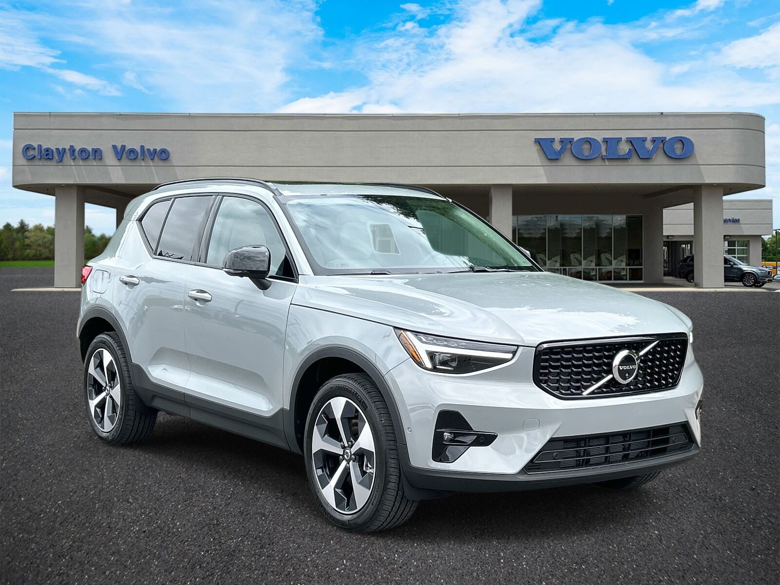 2026 VOLVO XC40