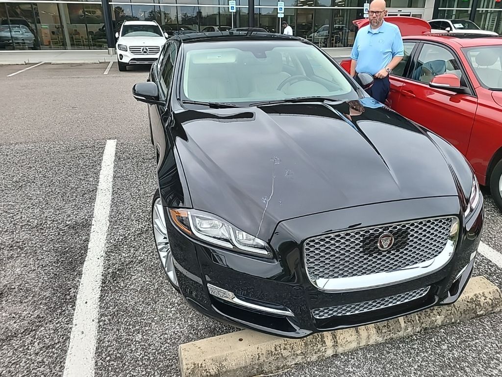 Jaguar XJ