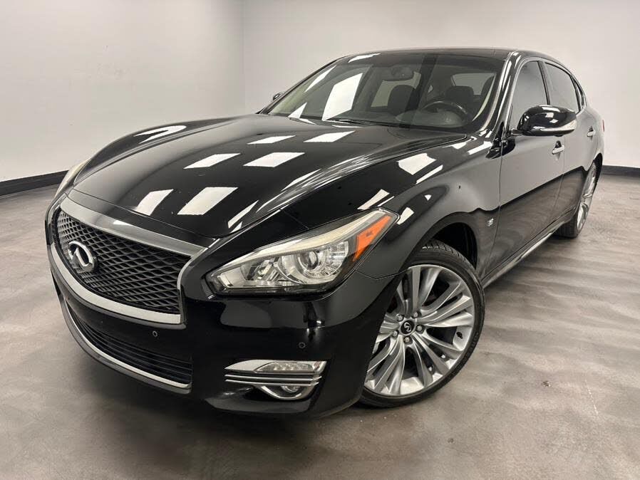 Infiniti Q70L