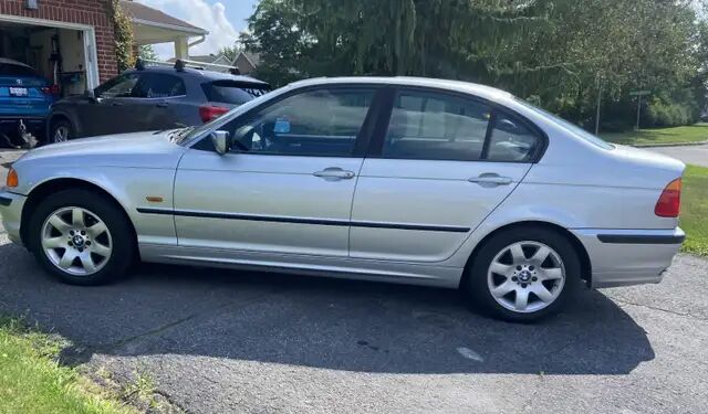 BMW 323i