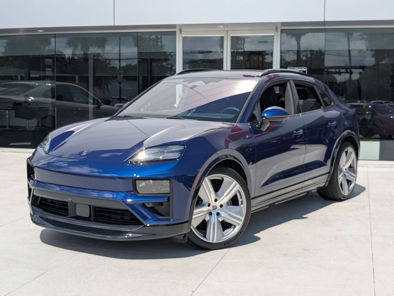 2025 PORSCHE Macan