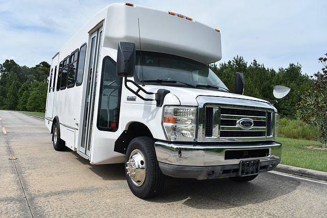 2010 FORD E-450