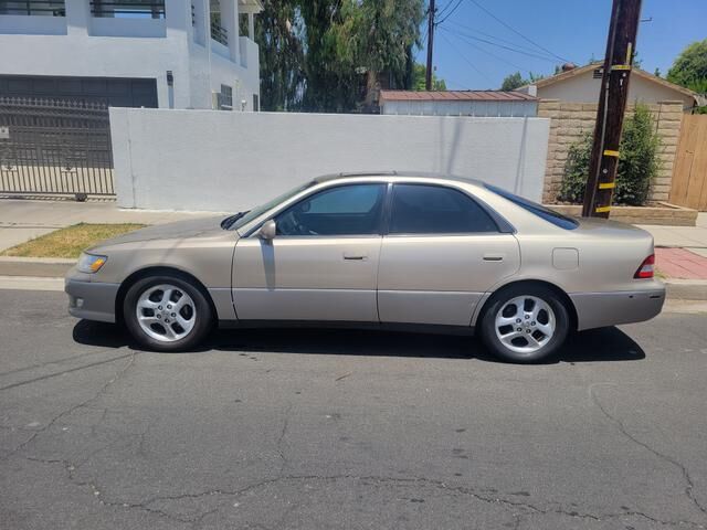 Lexus ES