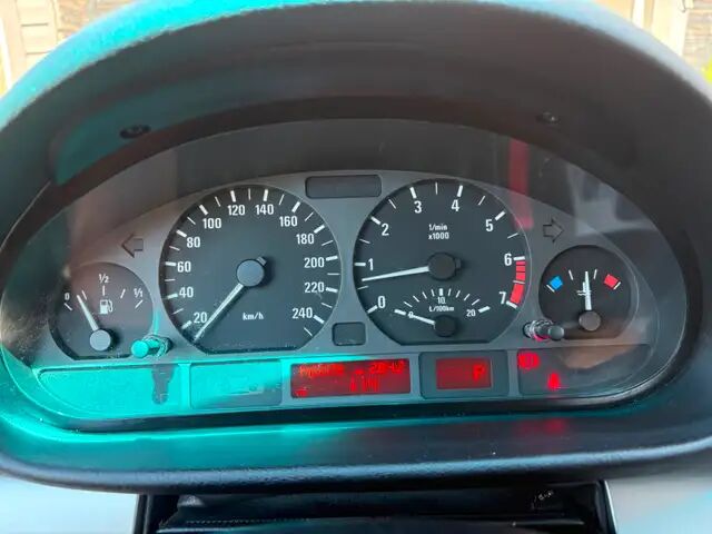 BMW 325i
