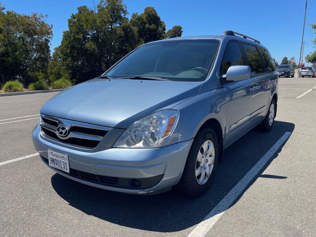 Hyundai Entourage