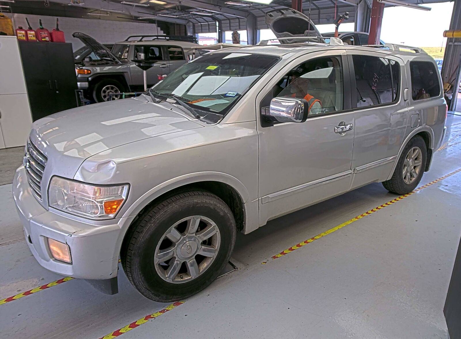 Infiniti QX56