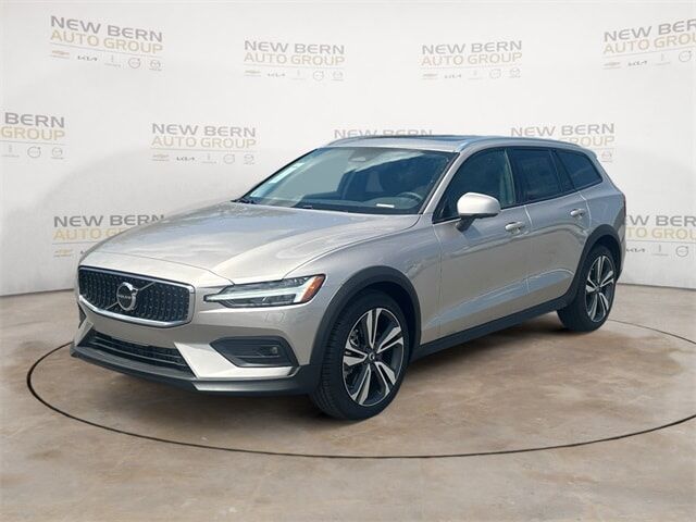 2026 VOLVO V60CC