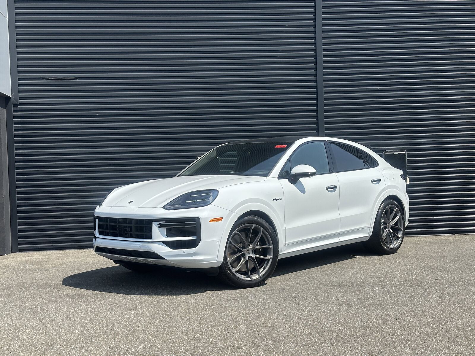2025 PORSCHE Cayenne
