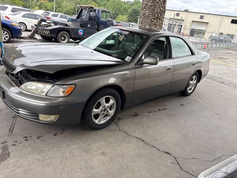 Lexus ES