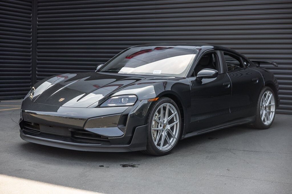2025 PORSCHE Taycan