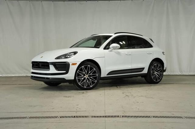 2025 PORSCHE Macan