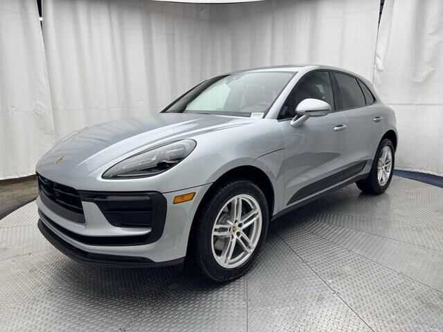 2025 PORSCHE Macan