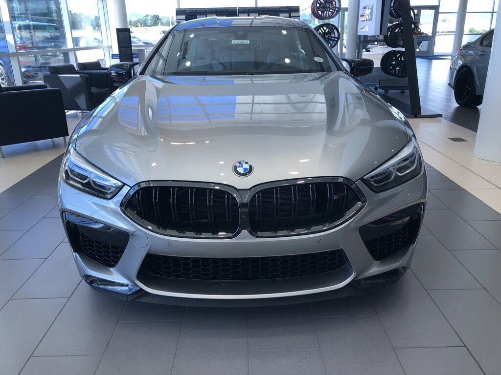 2022 BMW M8