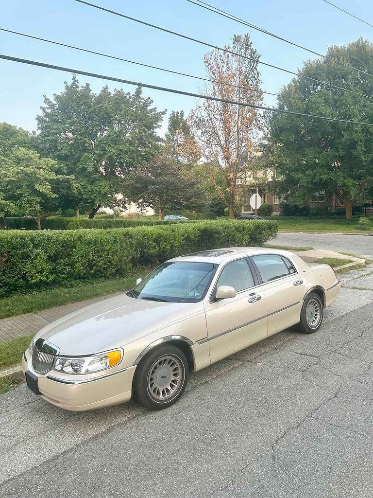 Lincoln Town Car