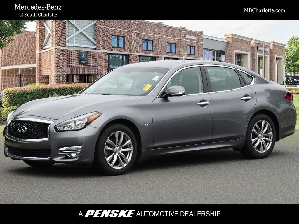 Infiniti Q70
