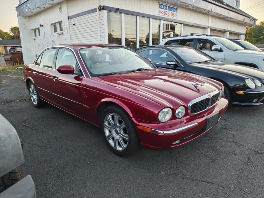 Jaguar XJ