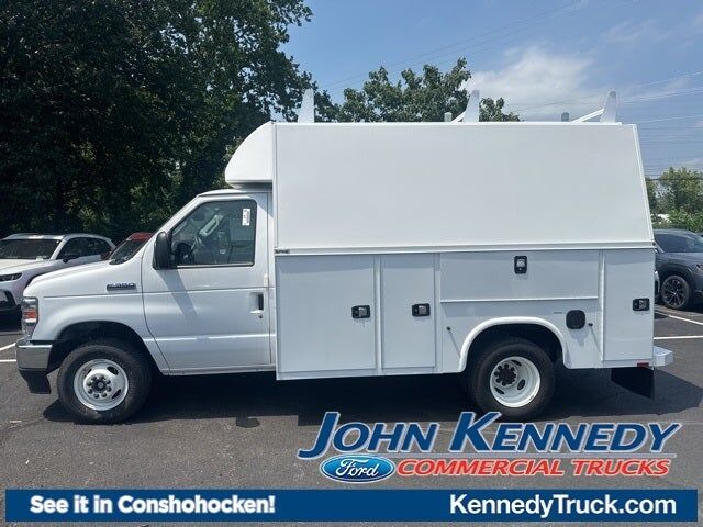 2025 FORD E-350