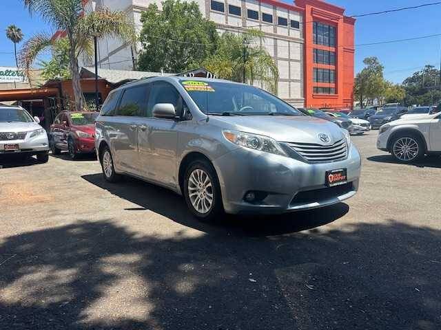 2014 TOYOTA Sienna