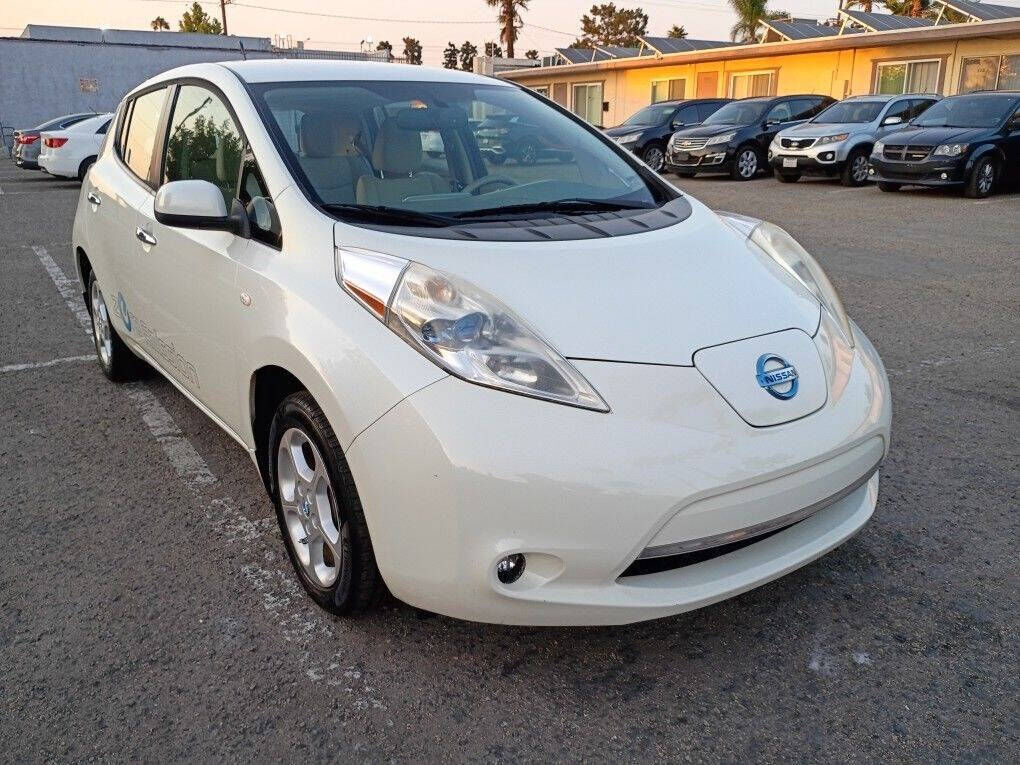 2011 NISSAN Leaf