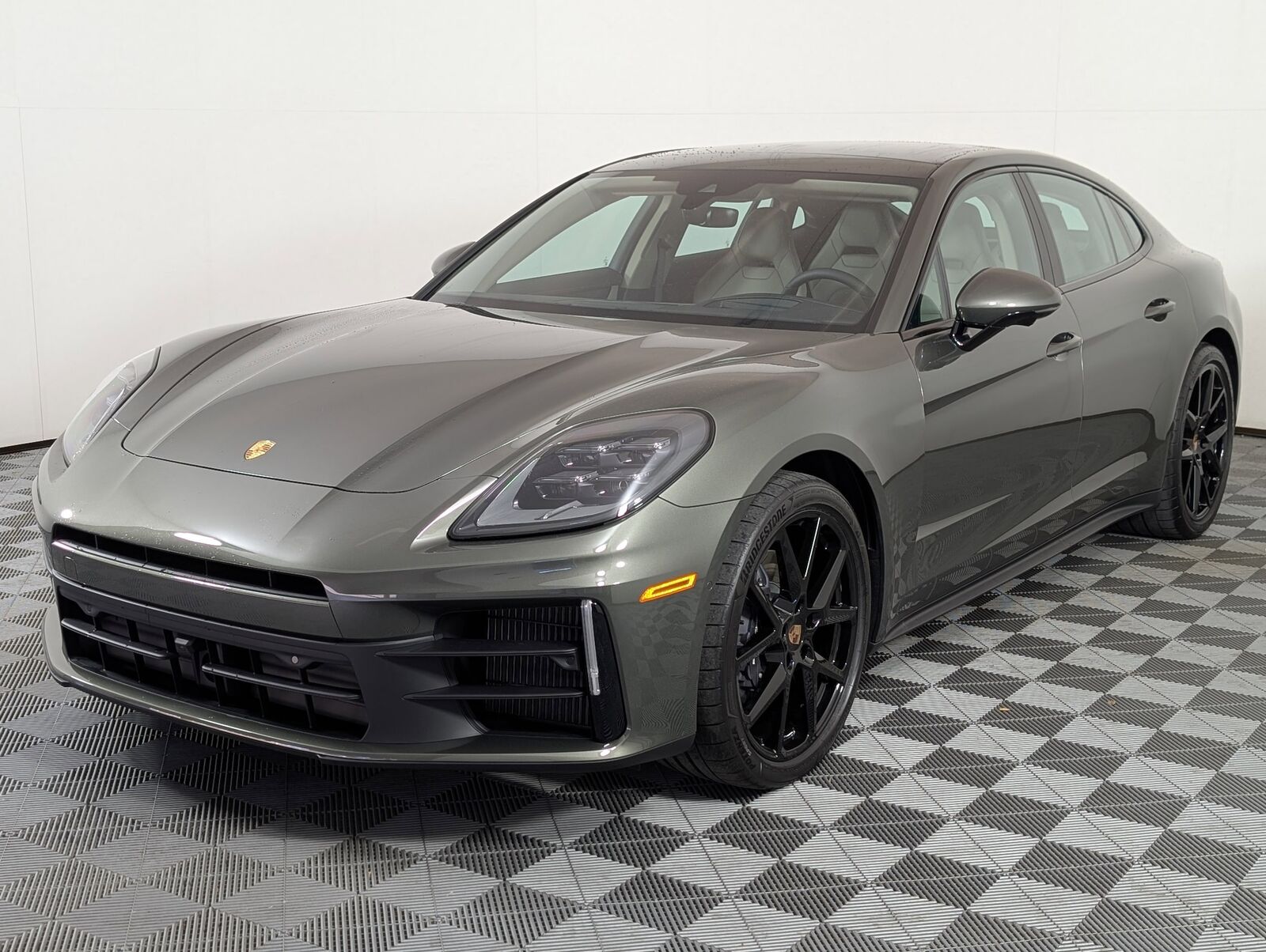 2025 PORSCHE Panamera