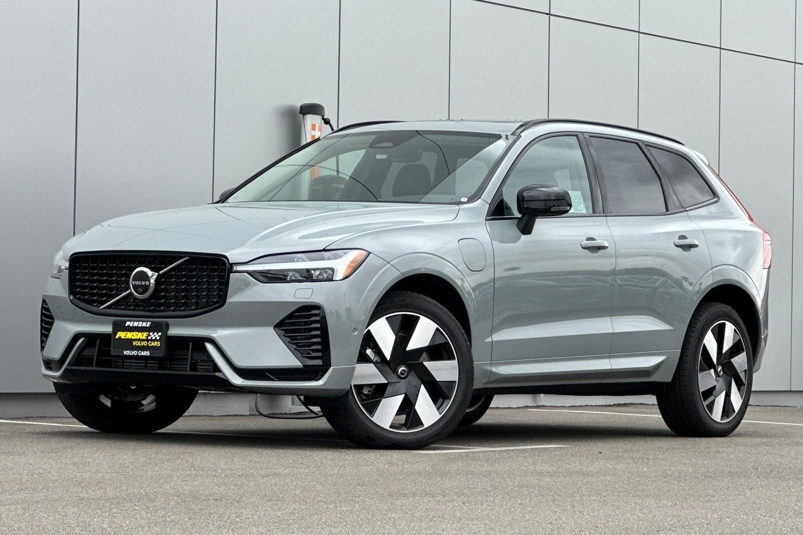 2025 VOLVO XC60