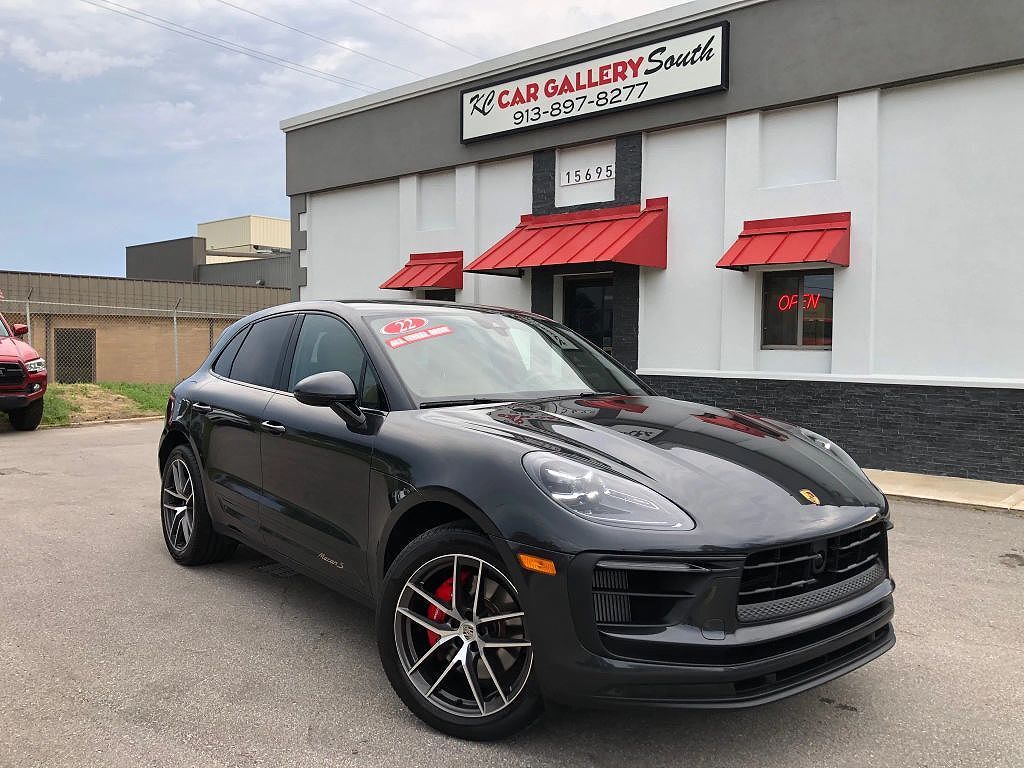 2022 PORSCHE Macan