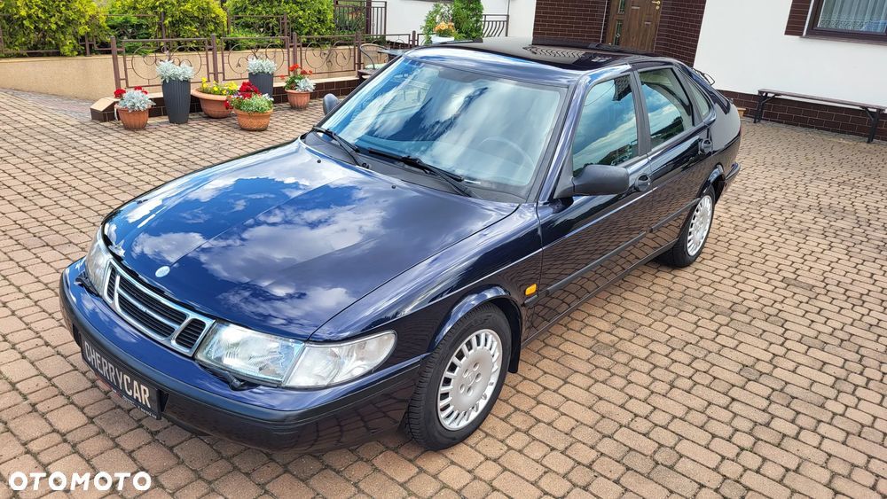 Saab 900