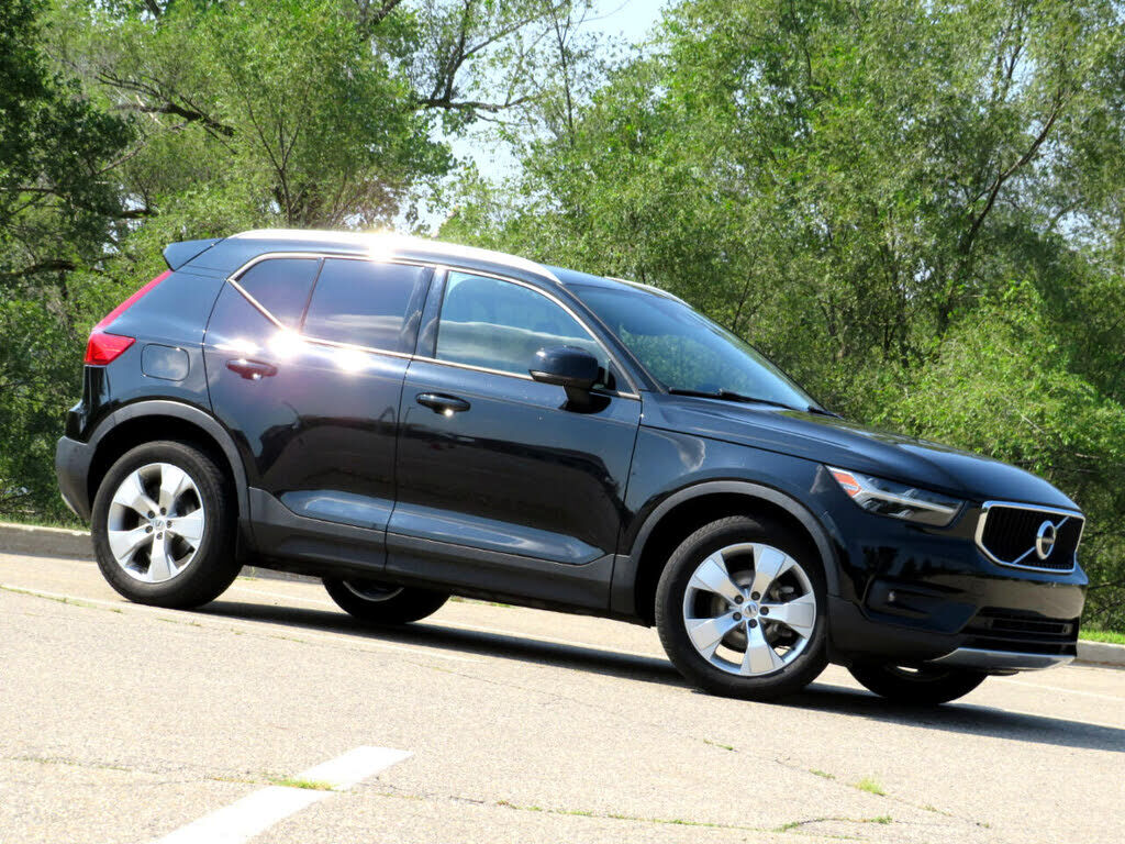 2021 VOLVO XC40