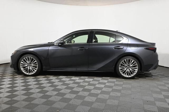2022 Lexus IS
