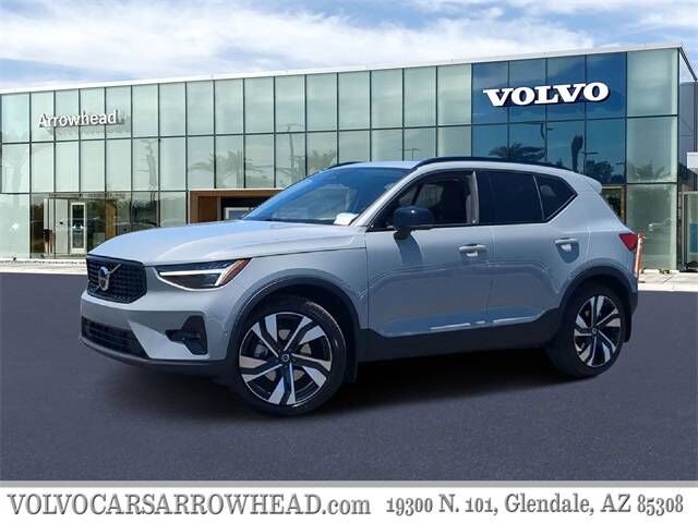 2025 VOLVO XC40
