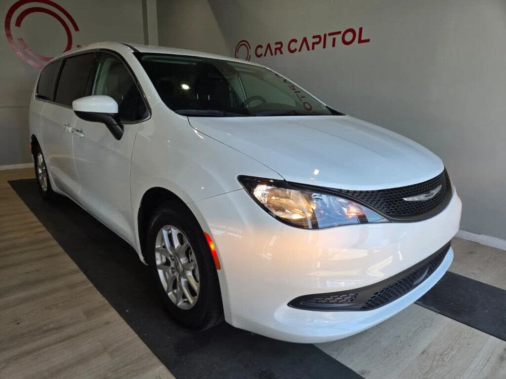 2023 CHRYSLER Voyager