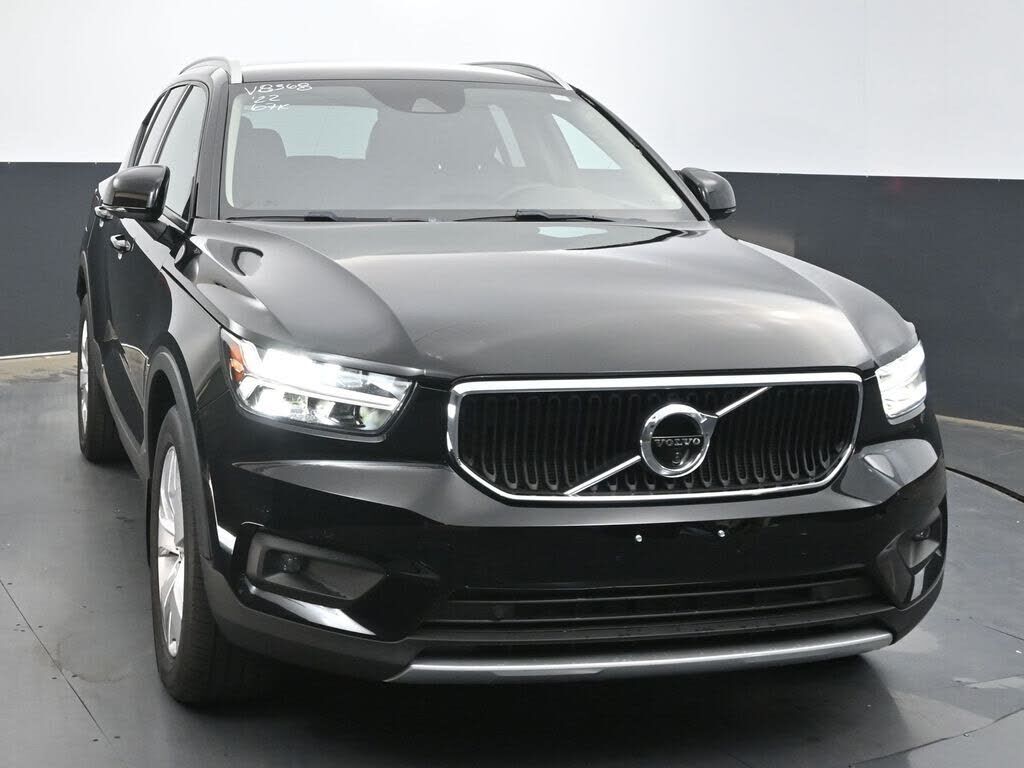 2022 VOLVO XC40