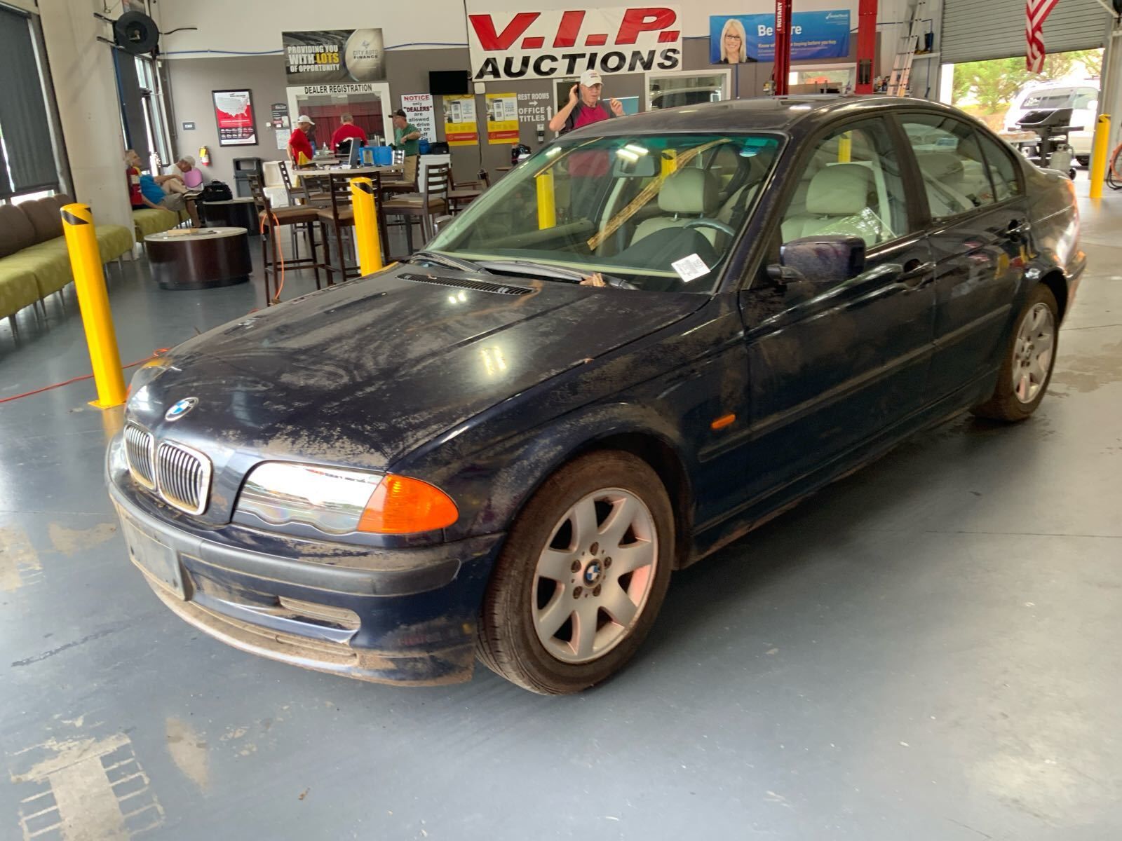 BMW 323i