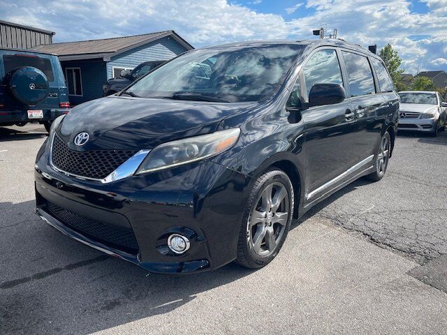2017 TOYOTA Sienna