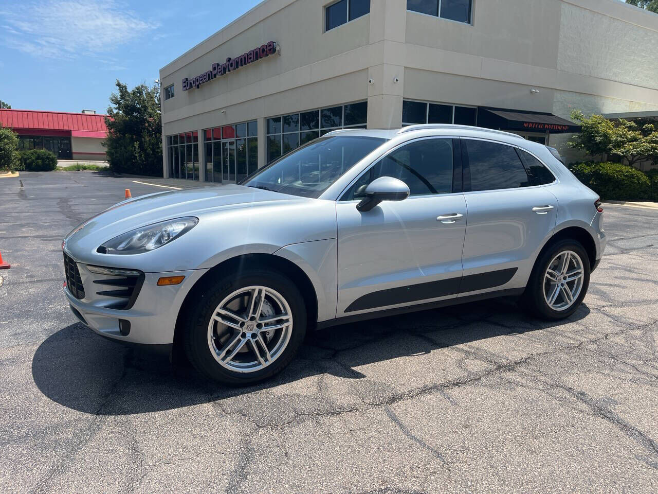 2017 PORSCHE Macan