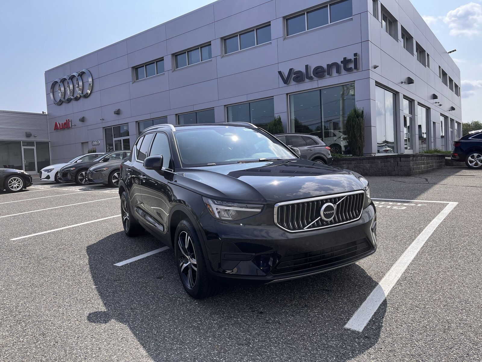2025 VOLVO XC40