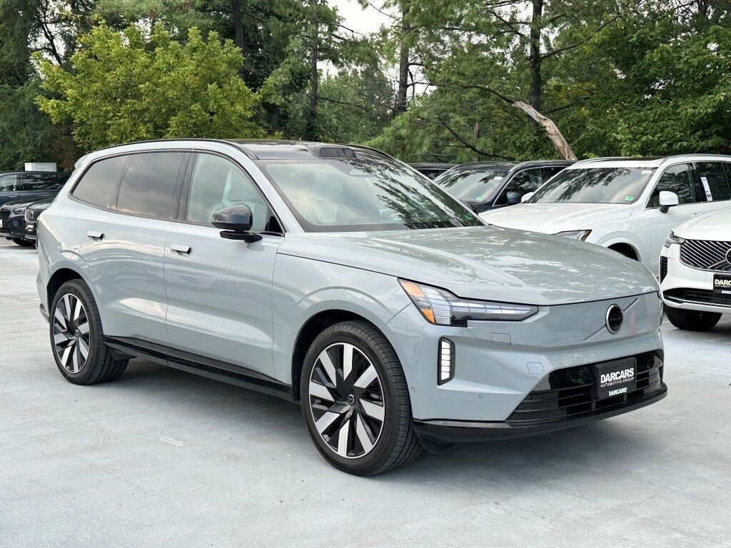 2025 VOLVO EX90