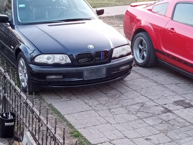 BMW 323i