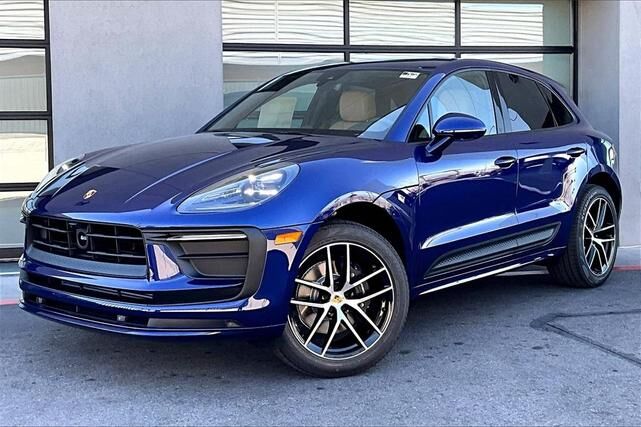 2025 PORSCHE Macan