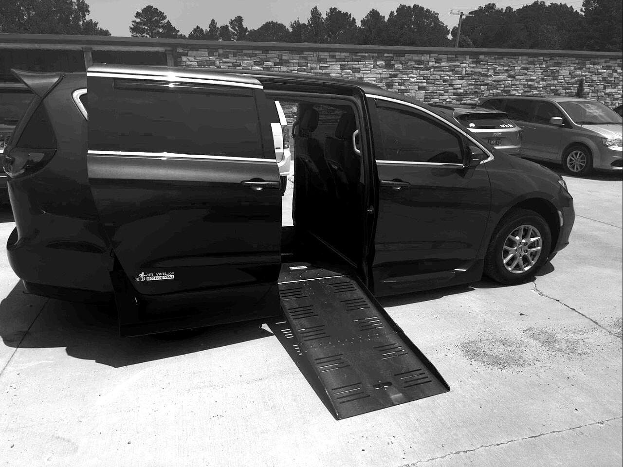 2022 CHRYSLER Pacifica