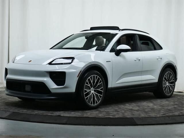 2025 PORSCHE Macan