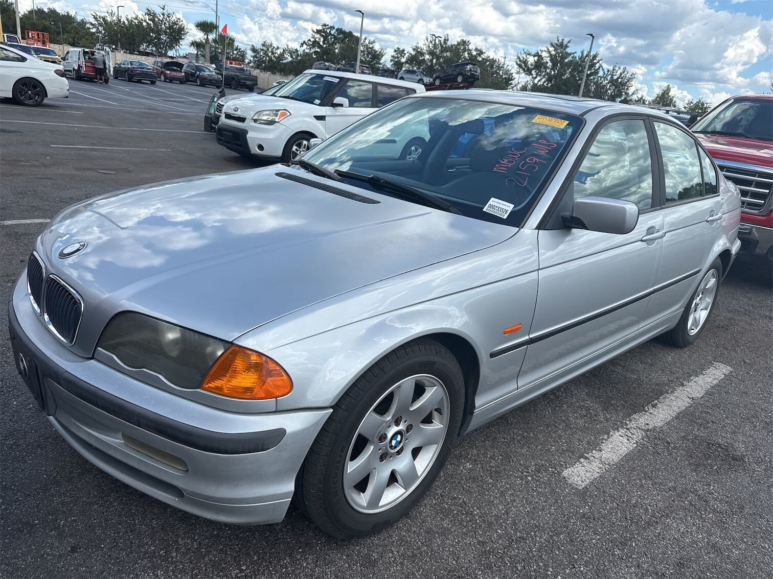 BMW 323i