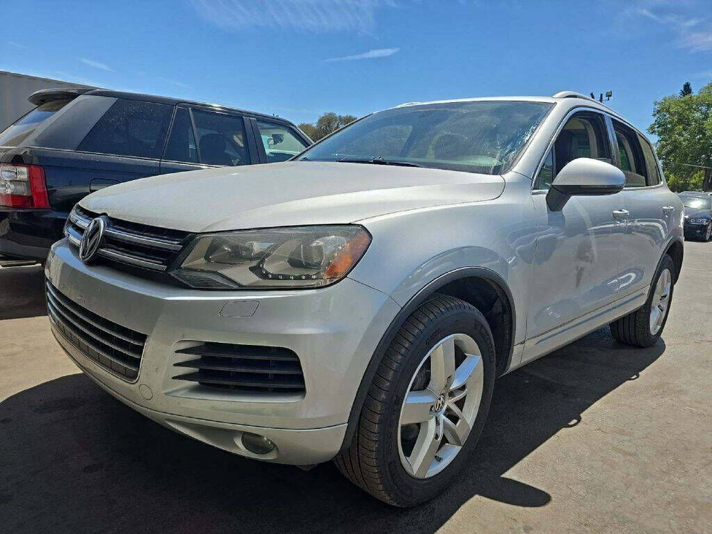 2013 VOLKSWAGEN Touareg