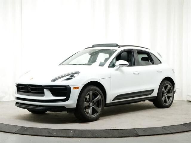 2025 PORSCHE Macan