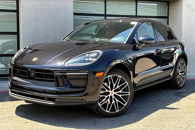 2025 PORSCHE Macan